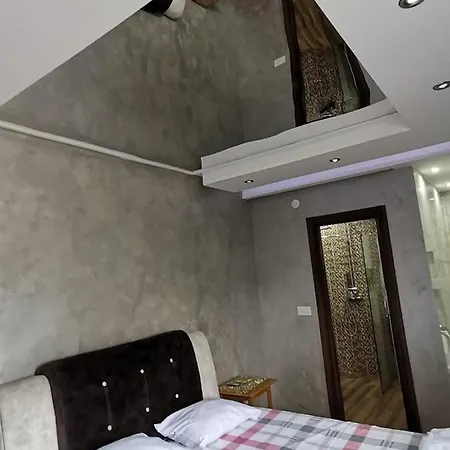 Airport Apartments Belgrado Esterno foto