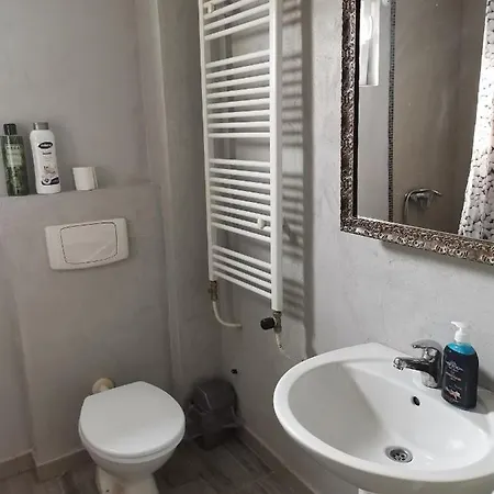 Airport Apartments Belgrado Esterno foto