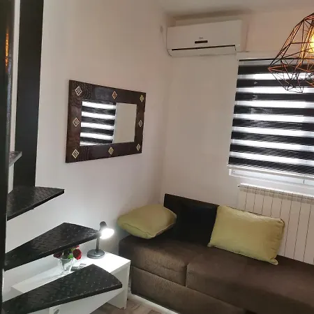 Airport Apartments Belgrado Esterno foto