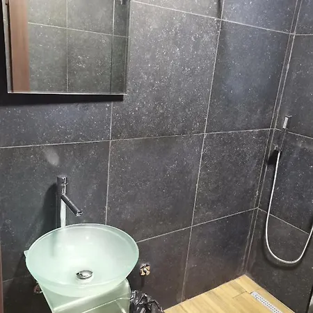 Airport Apartments Belgrado Esterno foto