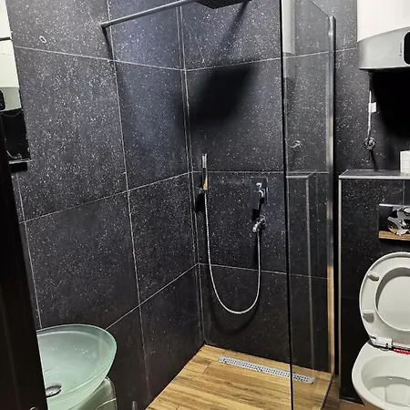 Airport Apartments Belgrado Esterno foto