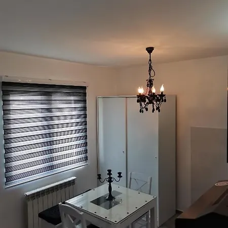 Airport Apartments Belgrado Esterno foto