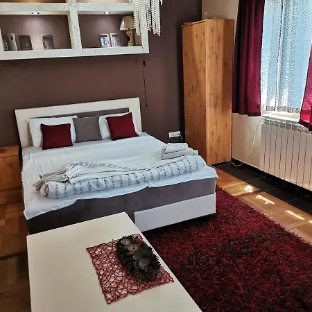 Airport Apartments Belgrado Esterno foto