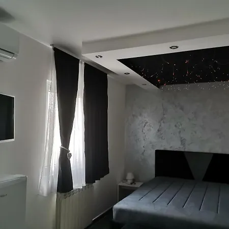 Airport Apartments Belgrado Esterno foto