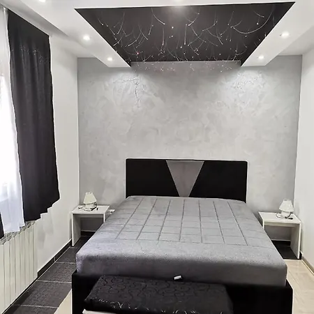 Airport Apartments Belgrado Esterno foto