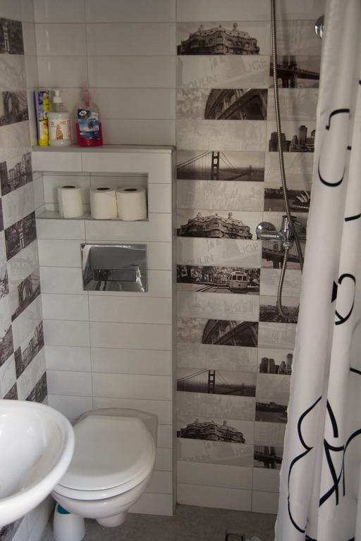 Airport Apartment *