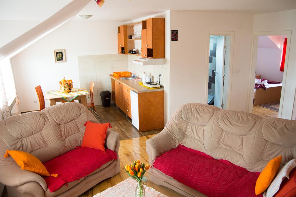 Airport Apartment *