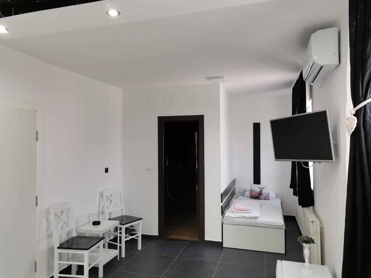Airport Apartment